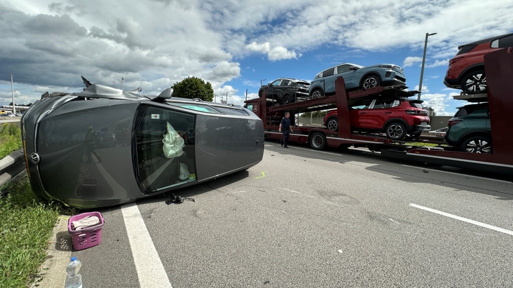 Verkehrsunfall auf A8 im Grenzbereich